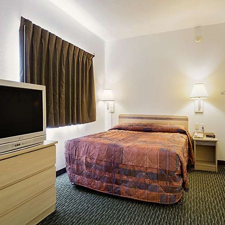 Studio 6 Charlotte Airport Hotel Стая снимка